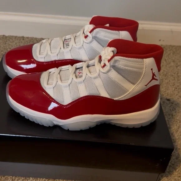 Jordan Retro 11 “Cherry”